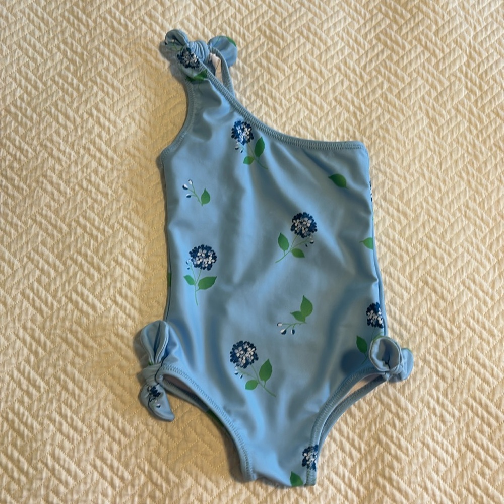 EUC Little English girls’ bathing suit